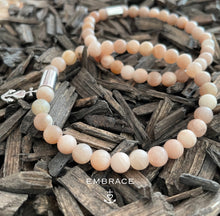 Afbeelding in Gallery-weergave laden, Zonnesteen armband met bedel